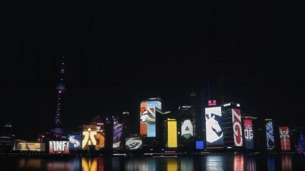 Фаны Dota 2 в восторге от разукрашенных в логотипы участников TI9 высоток Шанхая. Жаль, но это фейк